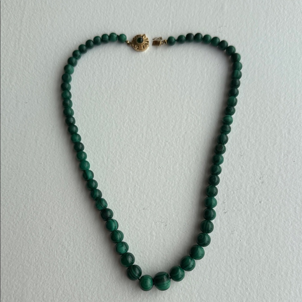 Elegant malachite beaded  Necklace 750 gold clasp with emerald on it